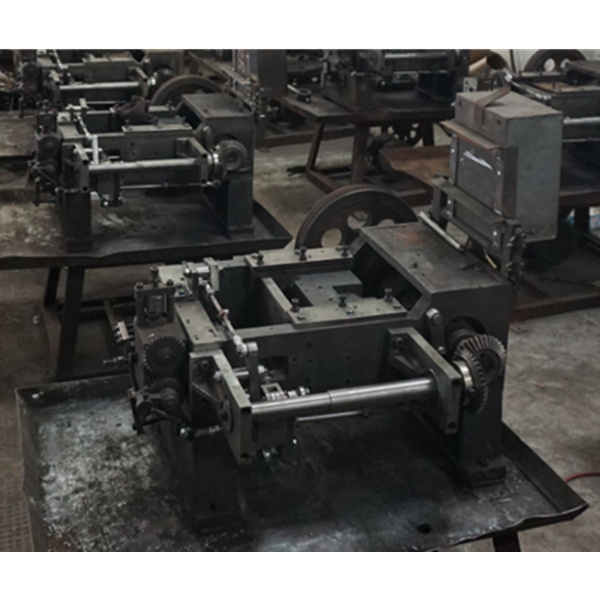 Автоматическая красная штамповочная машина1